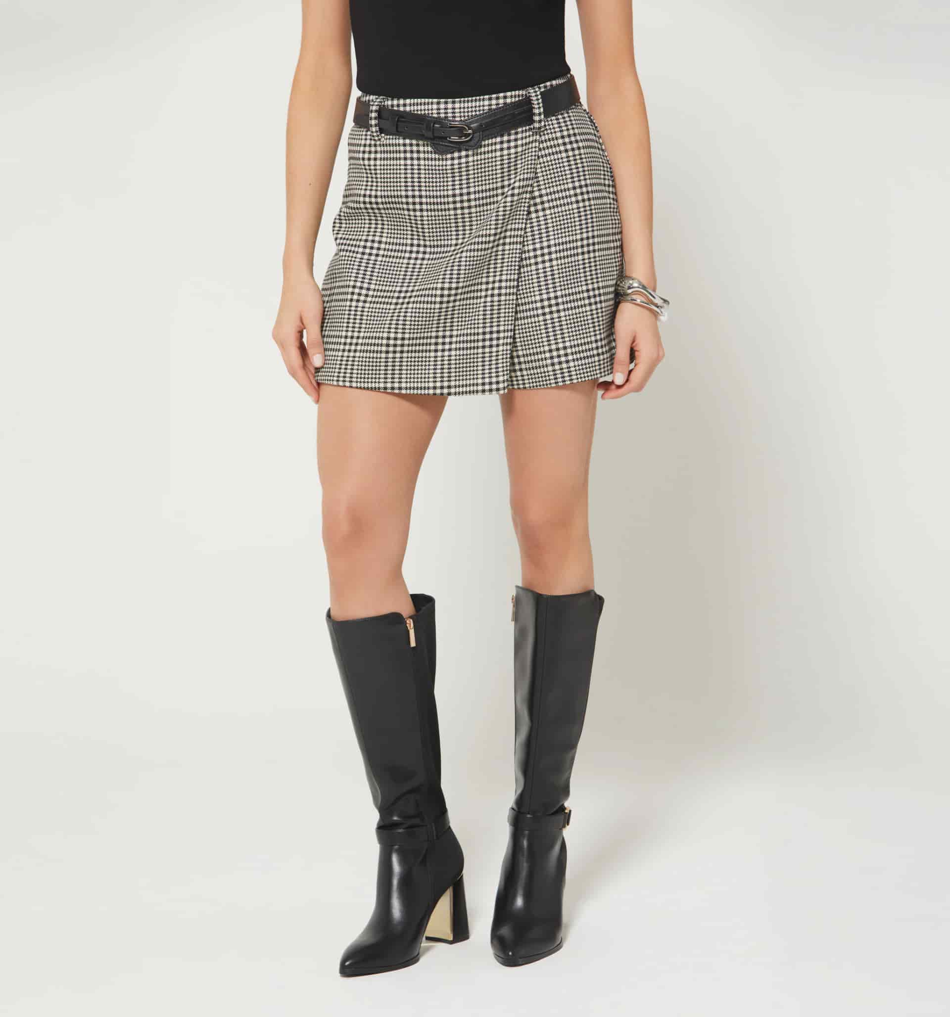 Falda short con correa - miniatura 4
