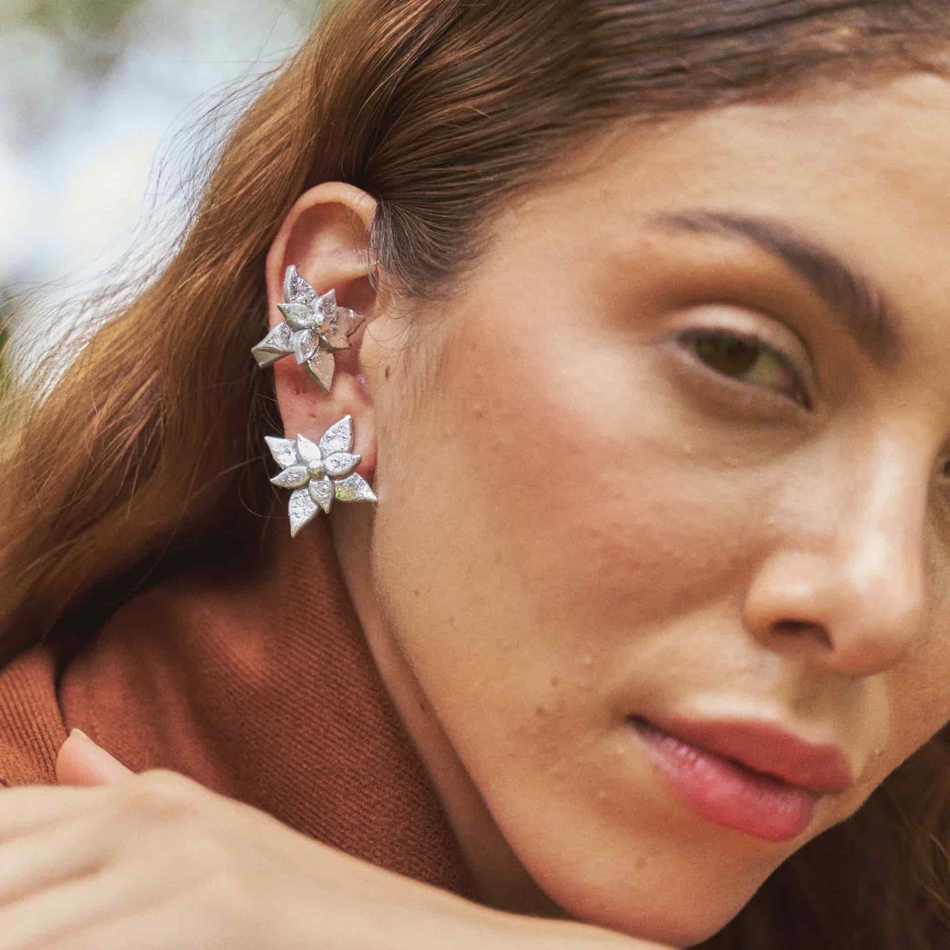 Earcuff Flor de Navidad - miniatura 3