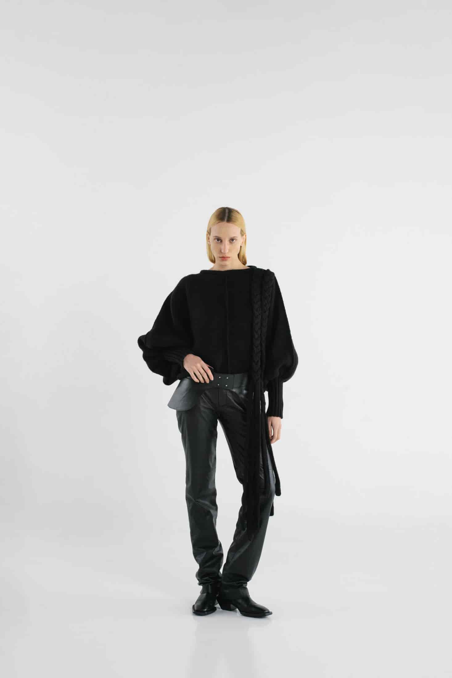 KNITTED SWEATER WITH LONG BRAIDS - miniatura 2