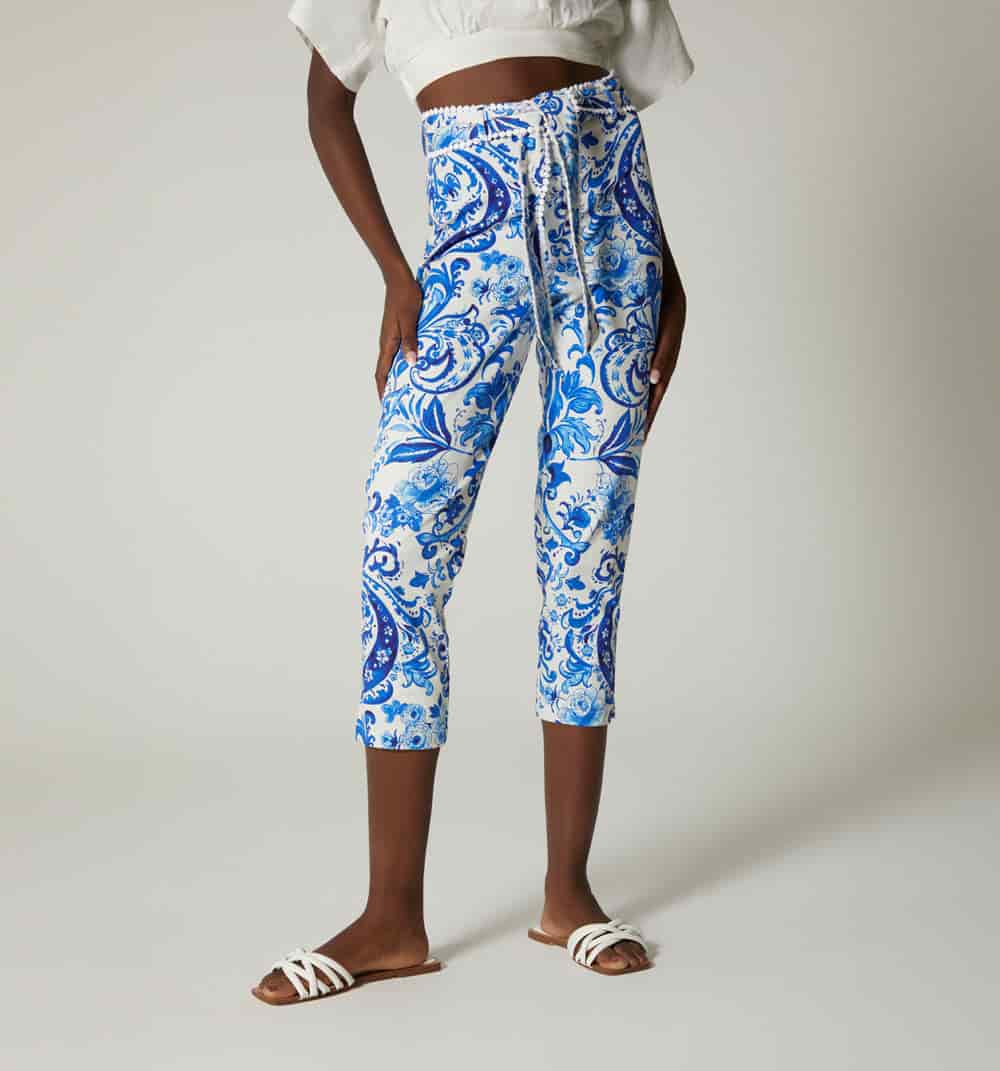 Pantalon capri con tira de anudar - miniatura 2