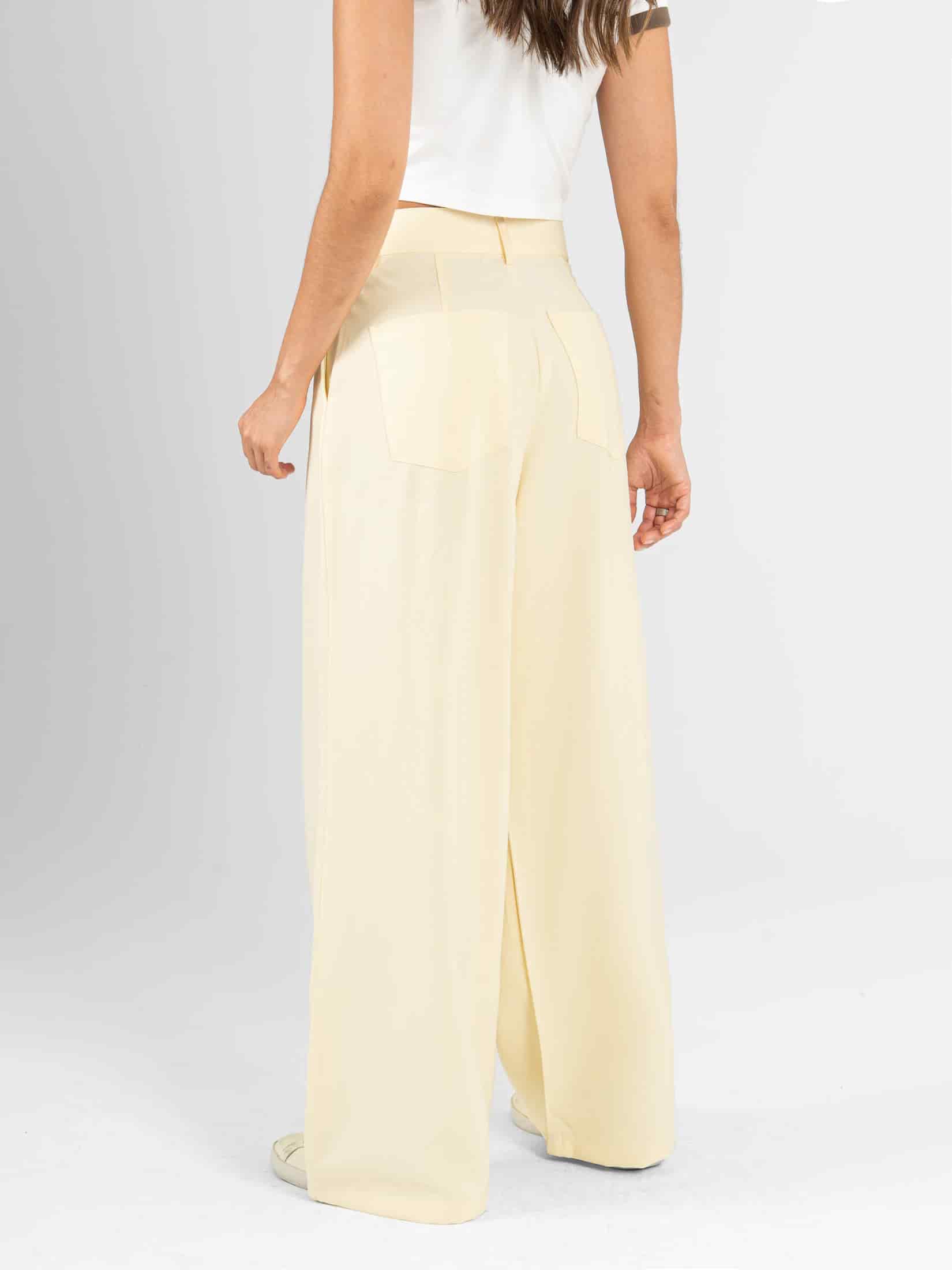 Ref: 0620581 Pantalón mom flare, tejido plano liviano, detalle en pretina, tiro alto, tono amarillo - miniatura 2
