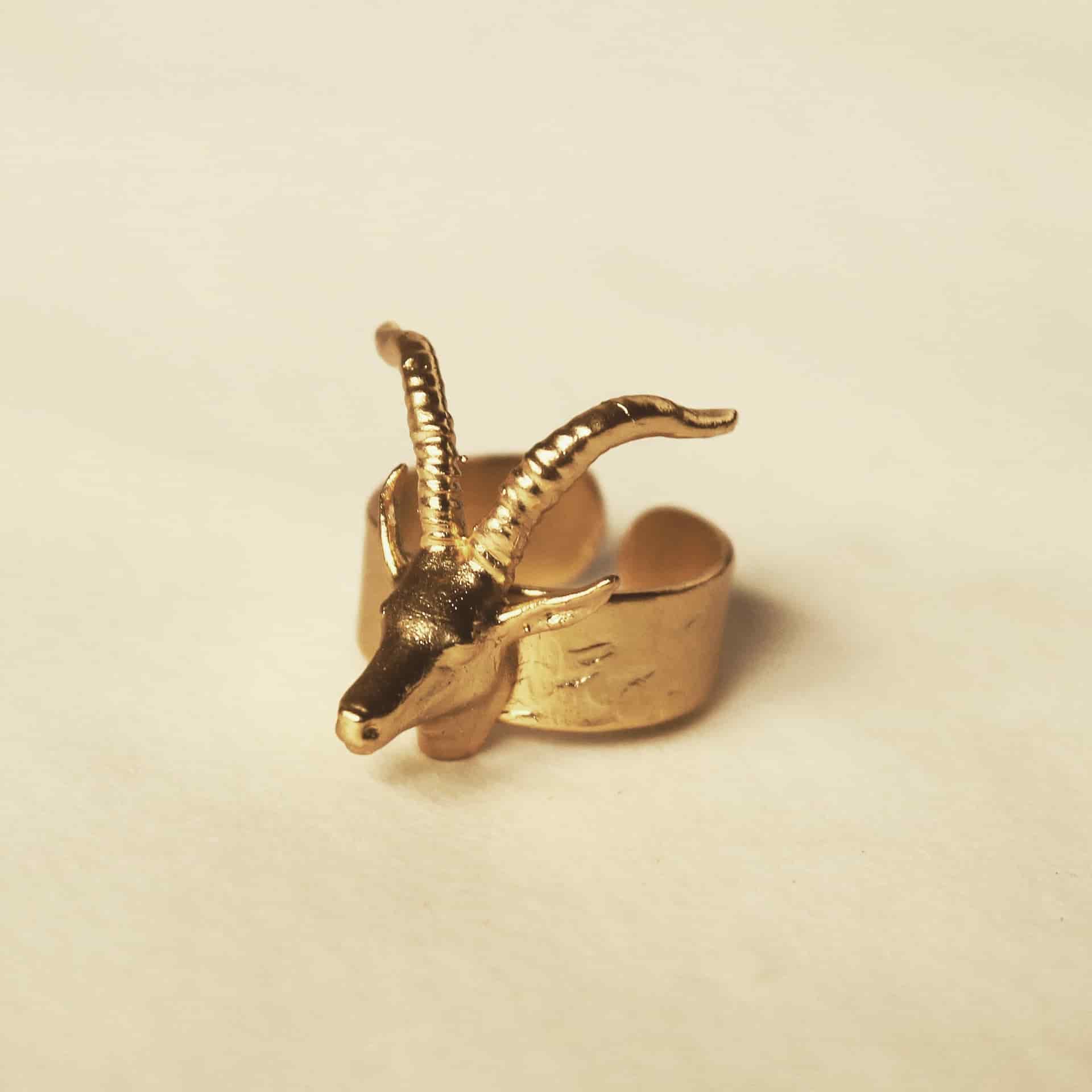Anillo con cabeza de antílope - miniatura 3