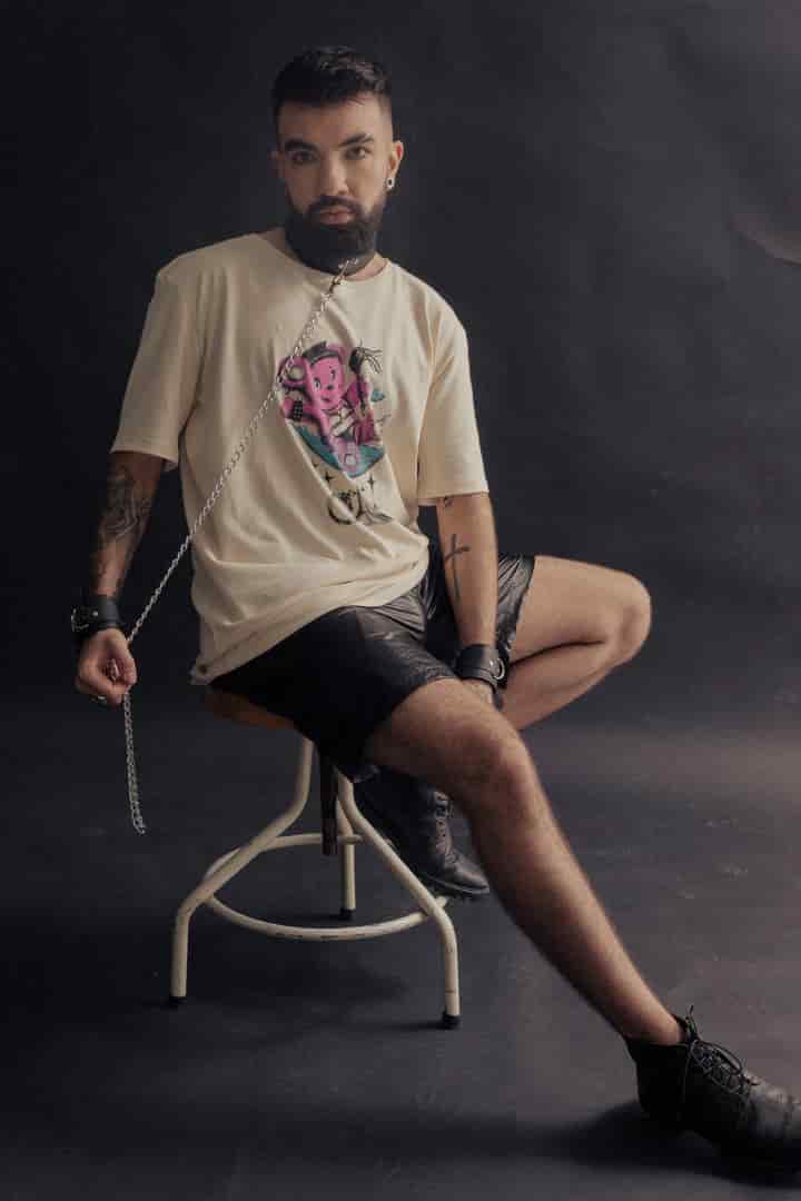 Camiseta beige oso en copa - miniatura 4