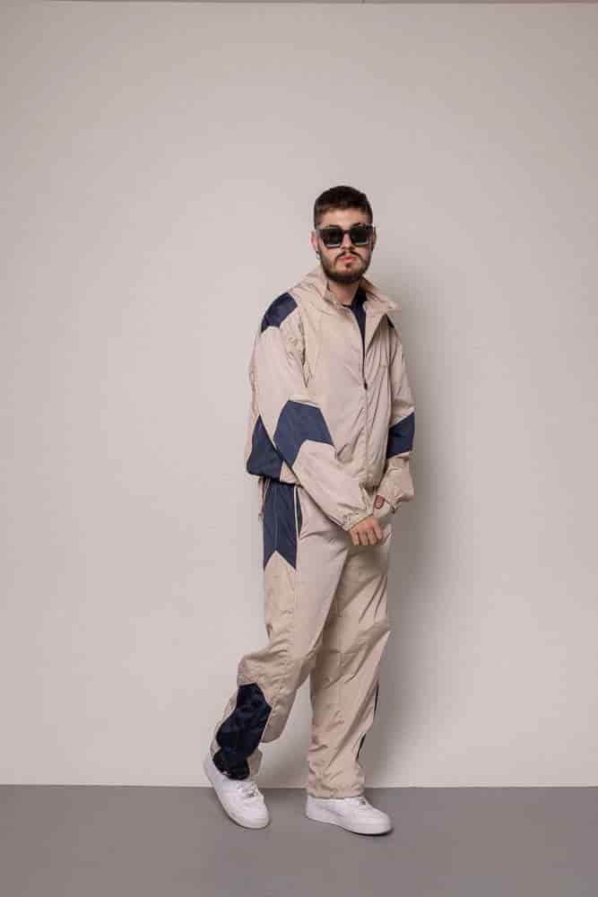 SET CHAQUETA Y SUDADERA ANTIFLUIDO-BEIGE - miniatura 4