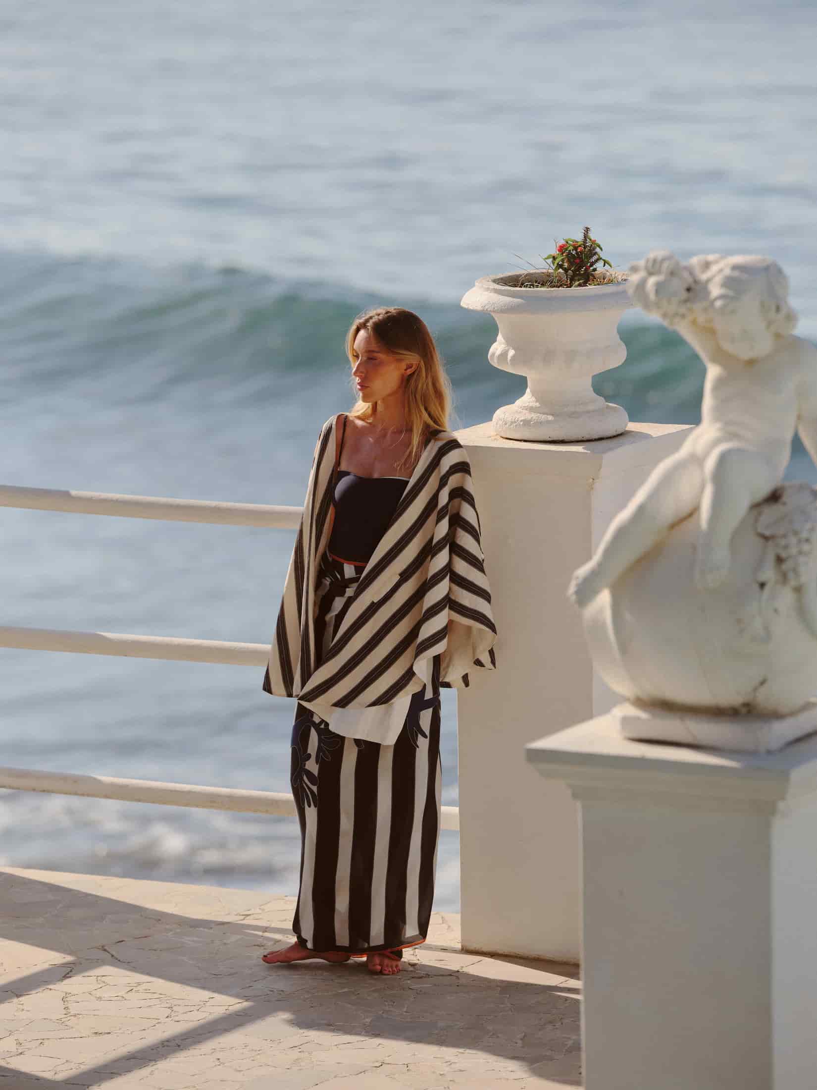 Cavalo Embroidered Linen Poncho / Ivory and Navy - miniatura 8