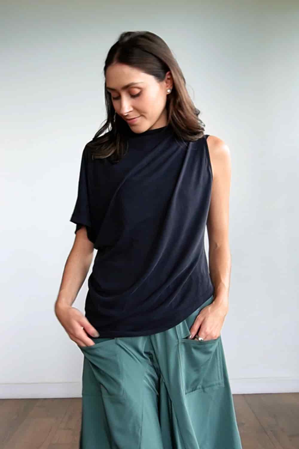 Blusa Asimétrica Negra - miniatura 3