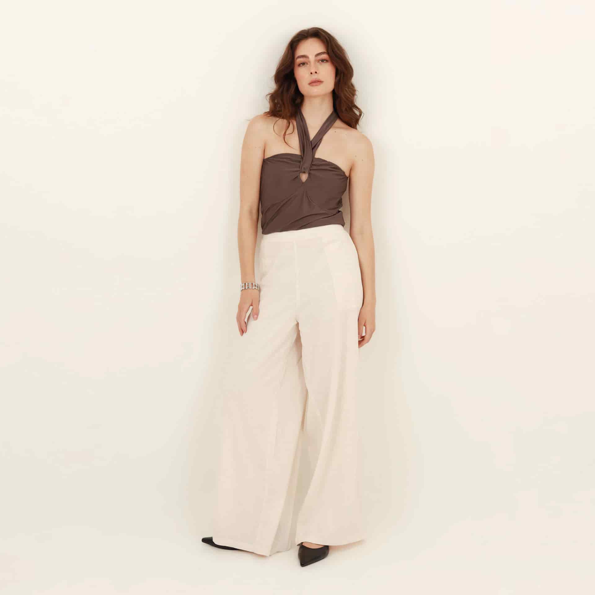 Camiseta strapless con lazo en cuello - miniatura 4