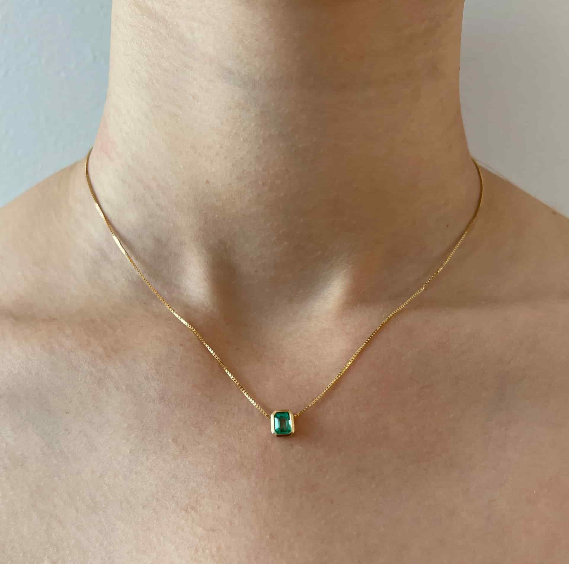 Collar rectangular esmeralda - miniatura 2