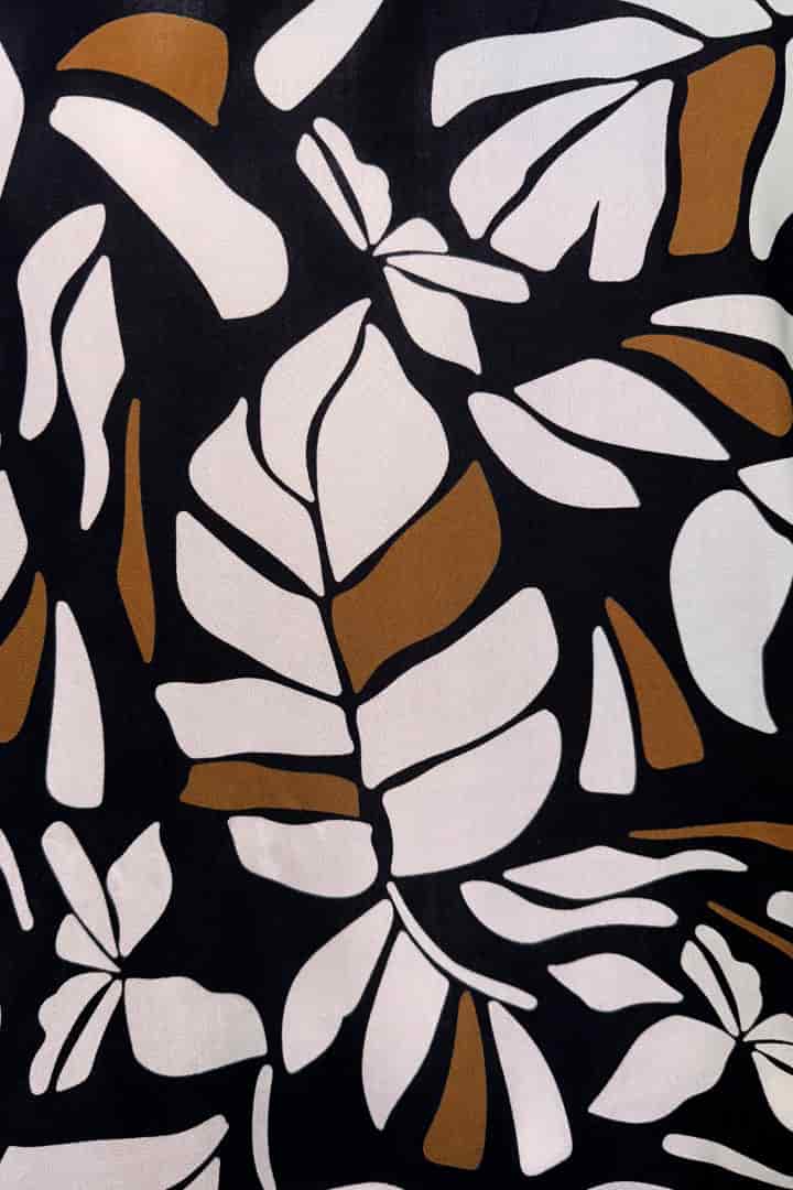Camisa negra hojas - miniatura 5