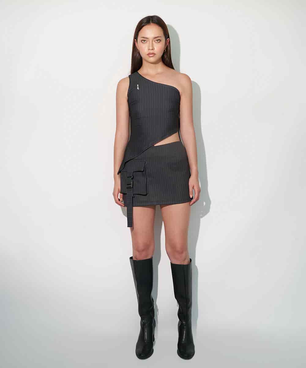 One Shoulder Top in Black Pinstripe - miniatura 1
