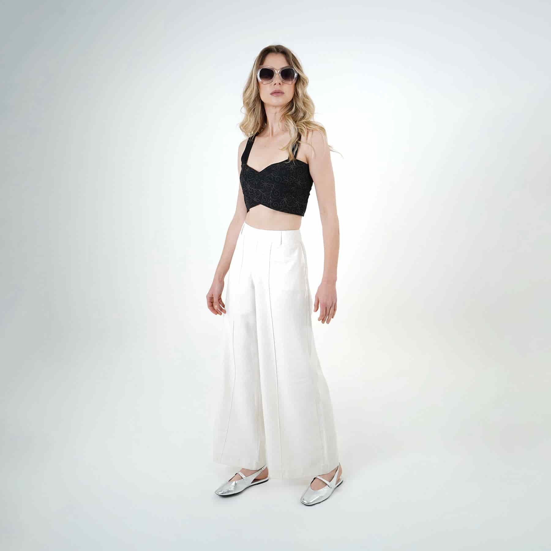 Blusa crop top cuello corazón manga tiras con grabado floral - miniatura 7