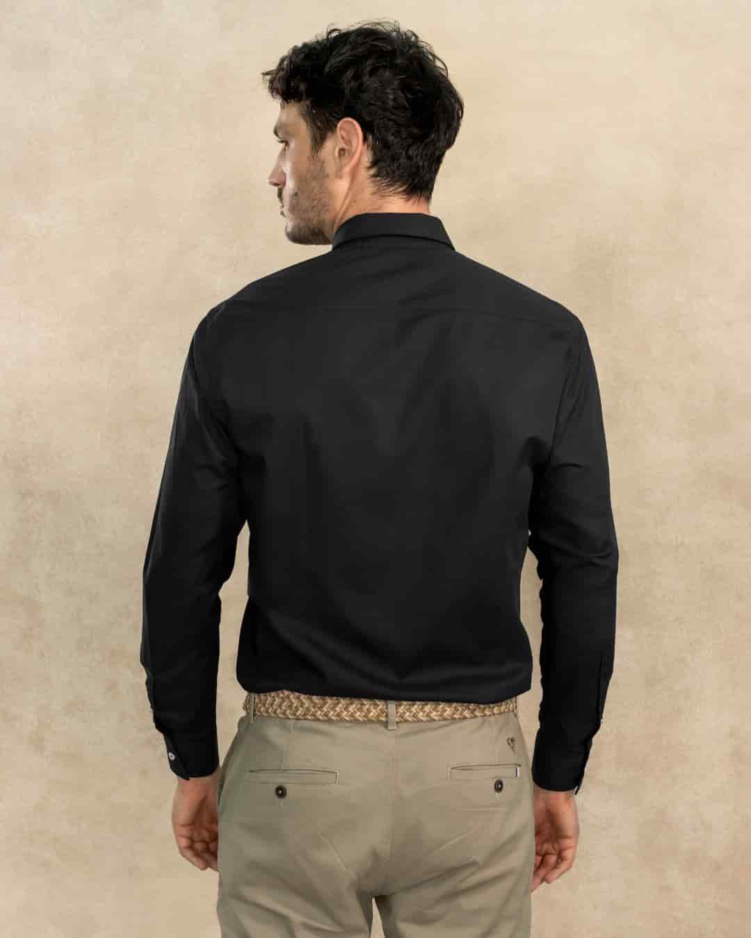 Camisa Antimanchas Popelina Negro con Bolsillo Logo Burgundy - Talla Regular - miniatura 3