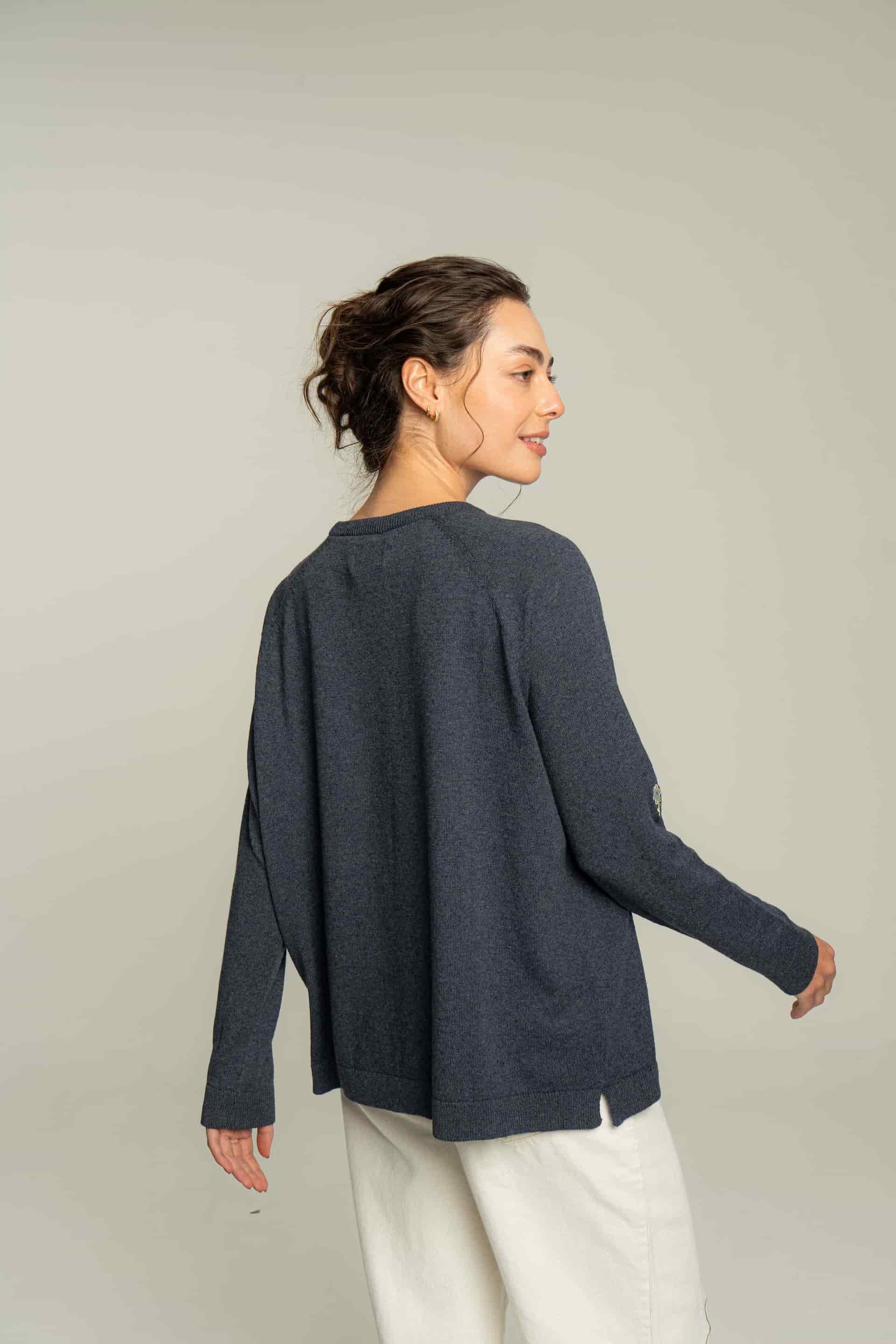 Sweater flores bordadas - azul petróleo - miniatura 4