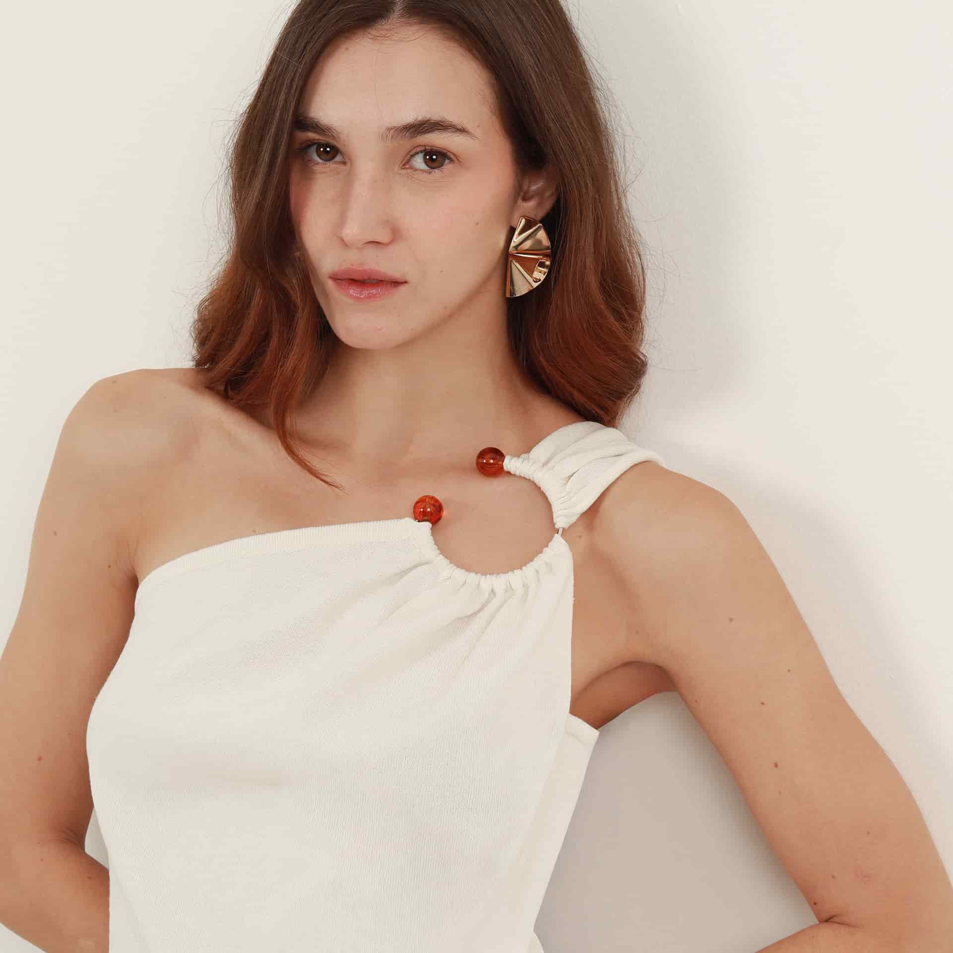 Blusa top tejido cuello asimétrico con hombro descubierto - miniatura 10
