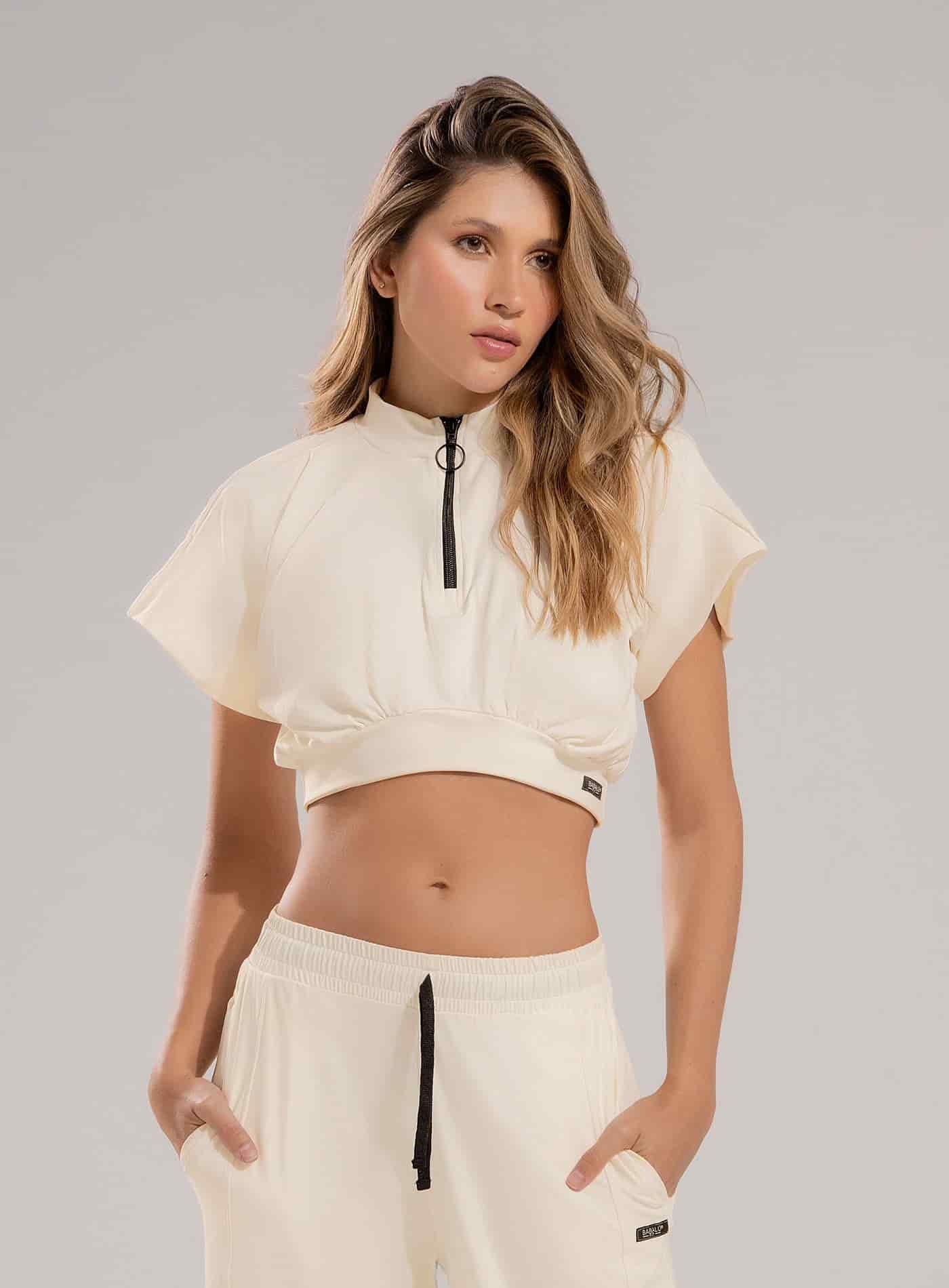 TOP DEPORTIVO TELA SHERY CUELLO ALTO CON CIERRE - PRECIO ESPECIAL - miniatura 2