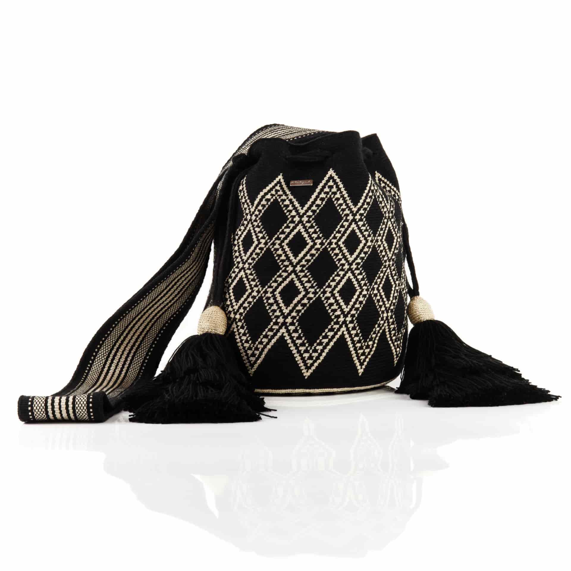 Mochila Wayuu Negra/Beige con Correa Larga - miniatura 1