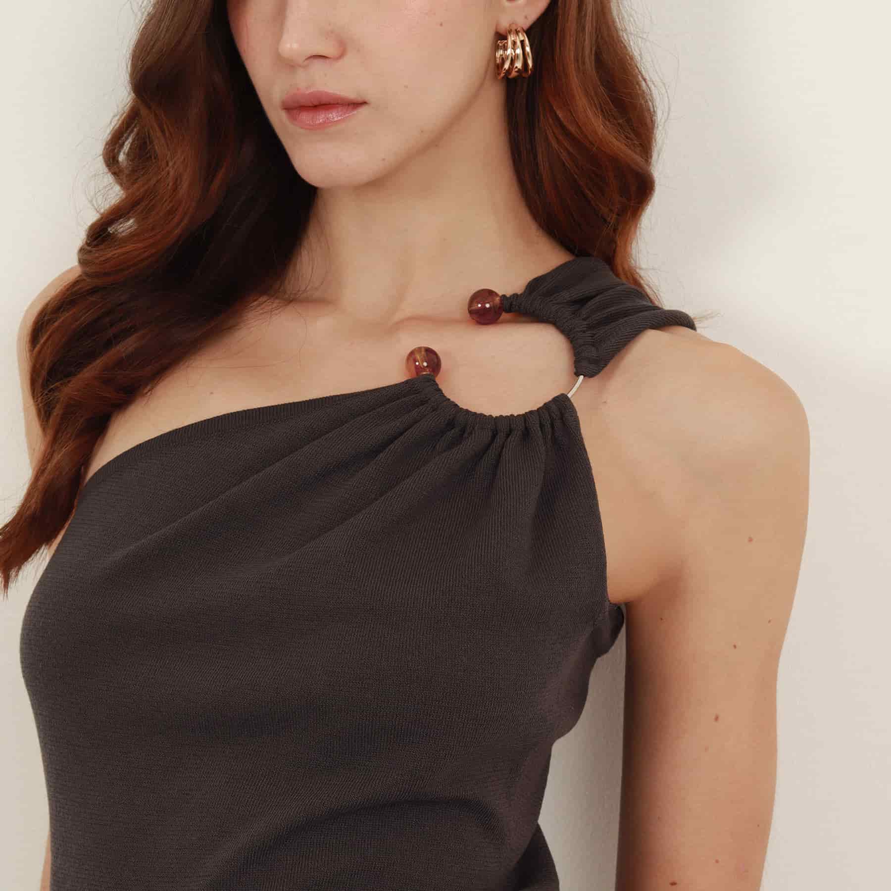 Blusa top tejido cuello asimétrico con hombro descubierto - miniatura 3