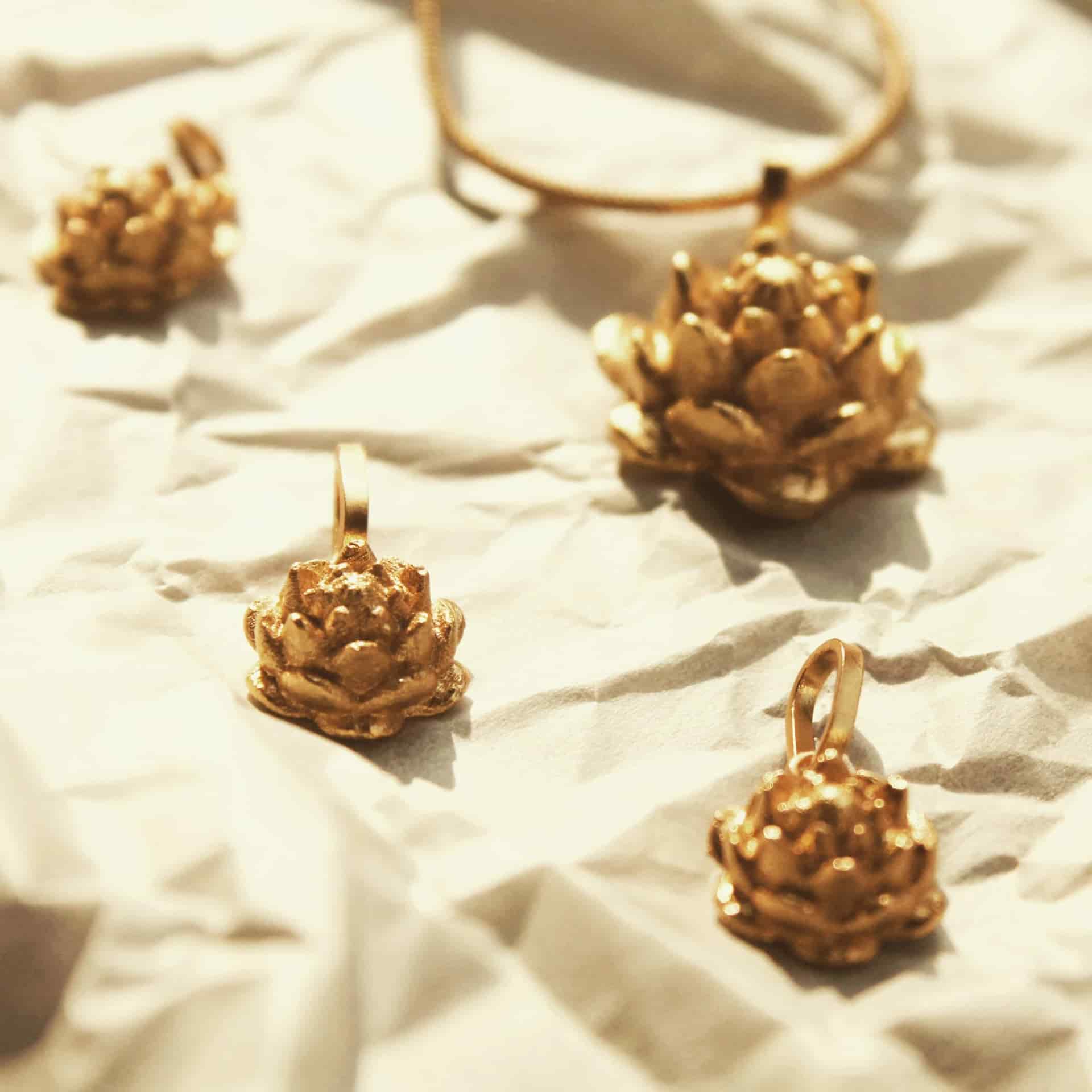 Cadena con flor de loto pequeña - miniatura 3