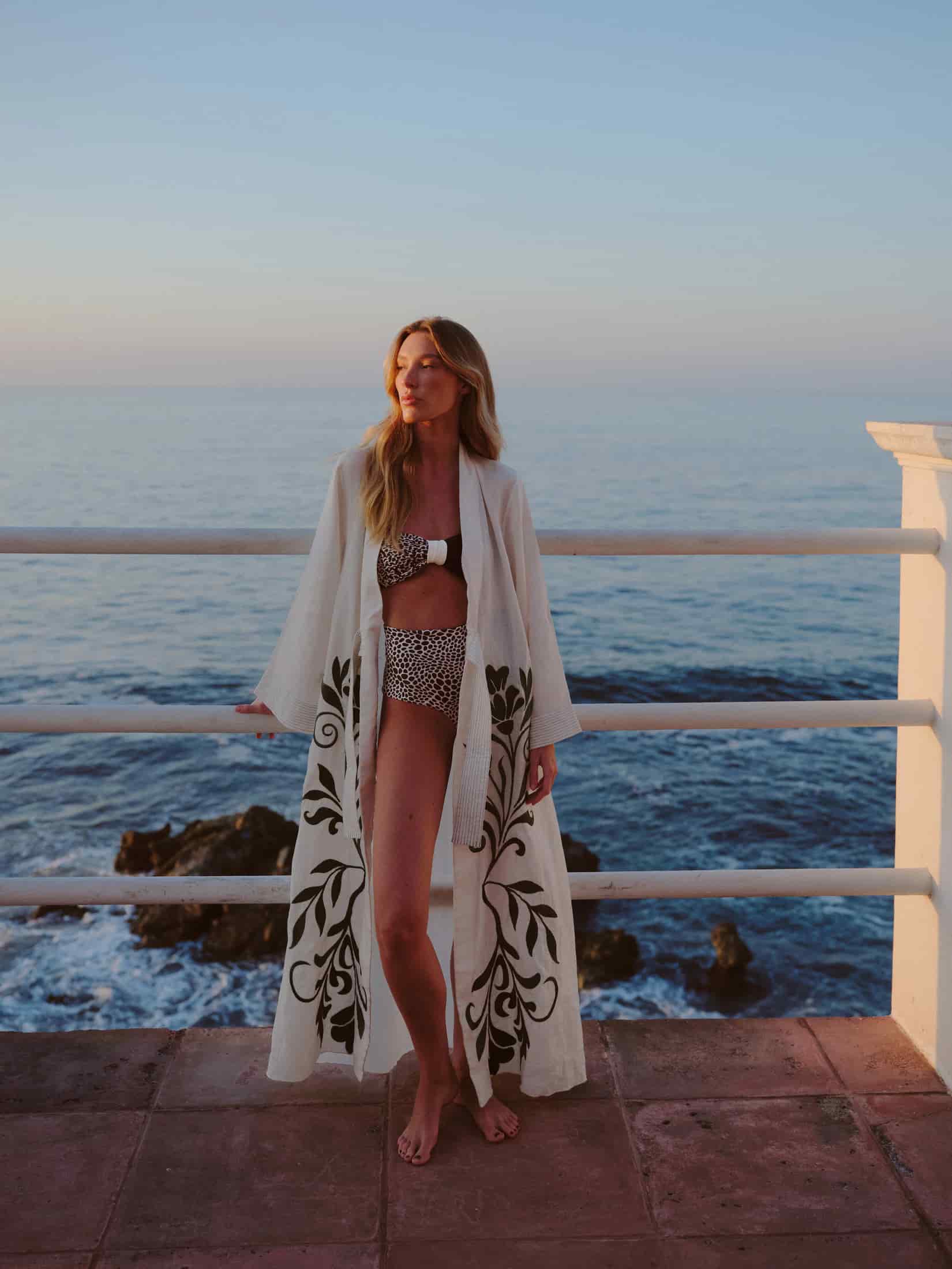 Rafaela Embroidered Kaftan / Ivory Green Buganvilias - miniatura 5