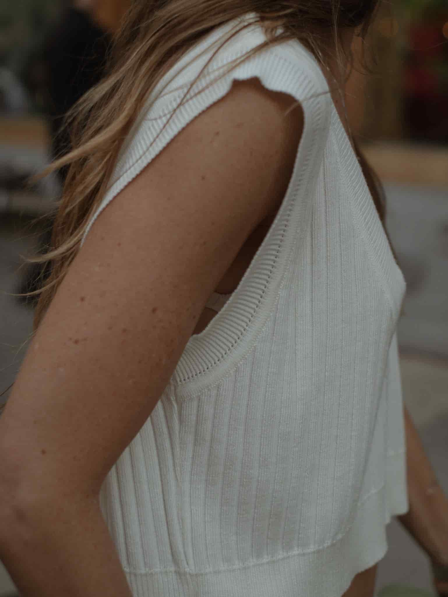 CROP KNIT VEST - SOFT WHITE - miniatura 7