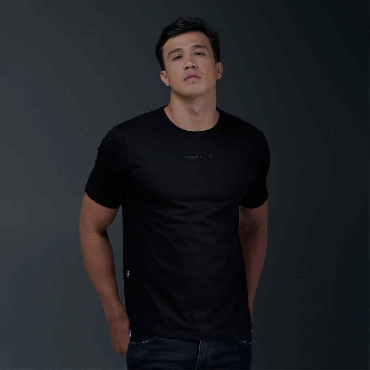 Camiseta Regular Negra - miniatura 1