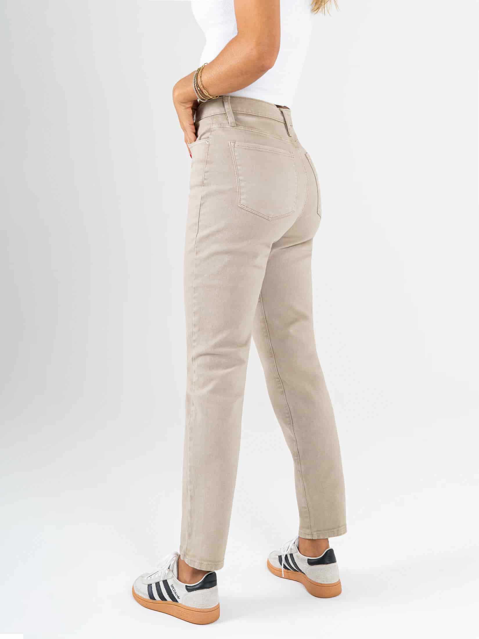 Ref: 069851 Pantalón mom fit stretch, tiro alto, tono arena. - miniatura 2
