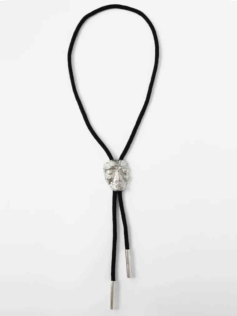 CARVED FACE BOLO TIE - miniatura 1