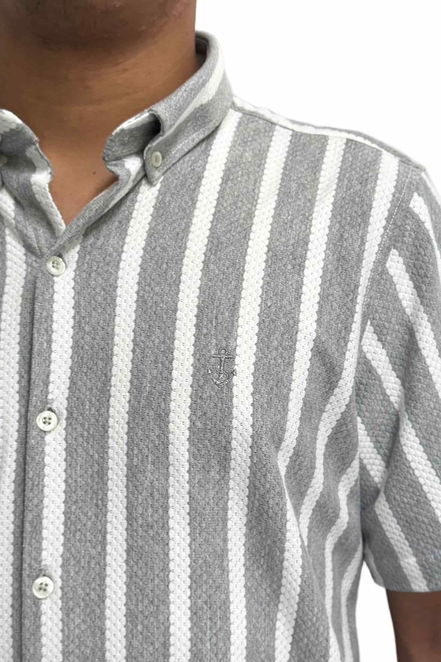 Camisa en texturas Gris Rayas Blancas - miniatura 4