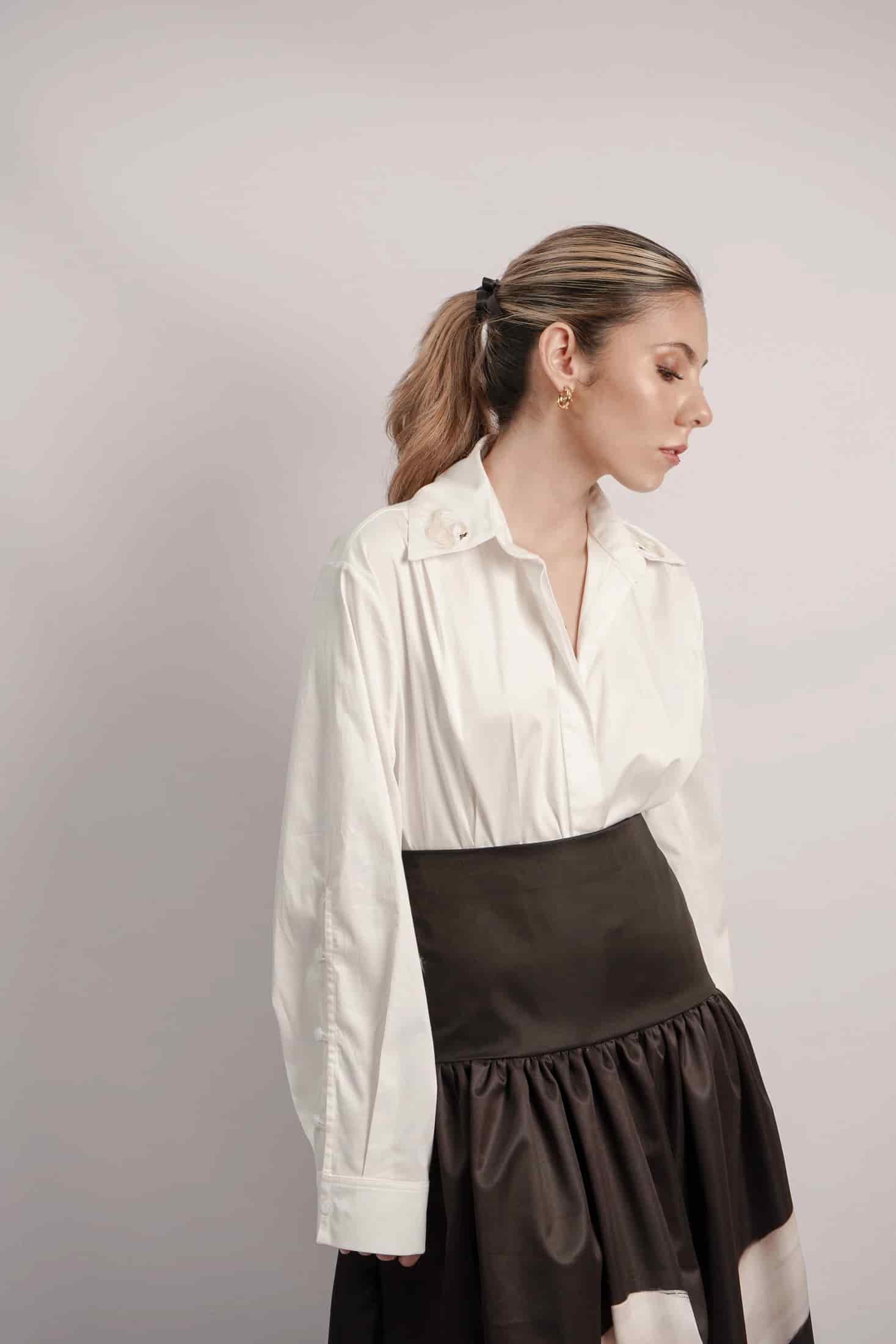 SWAN BLACK BLOUSE - miniatura 4