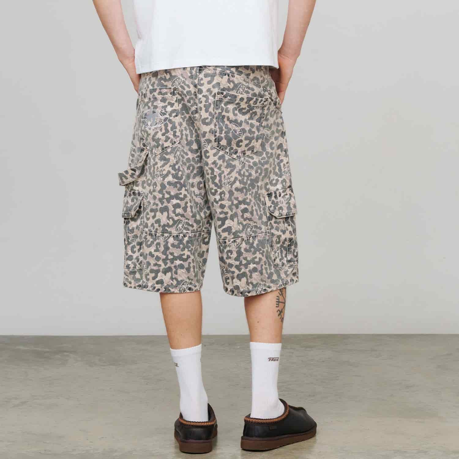 Intuition Leopard Cargo Jorts - Camel - miniatura 10