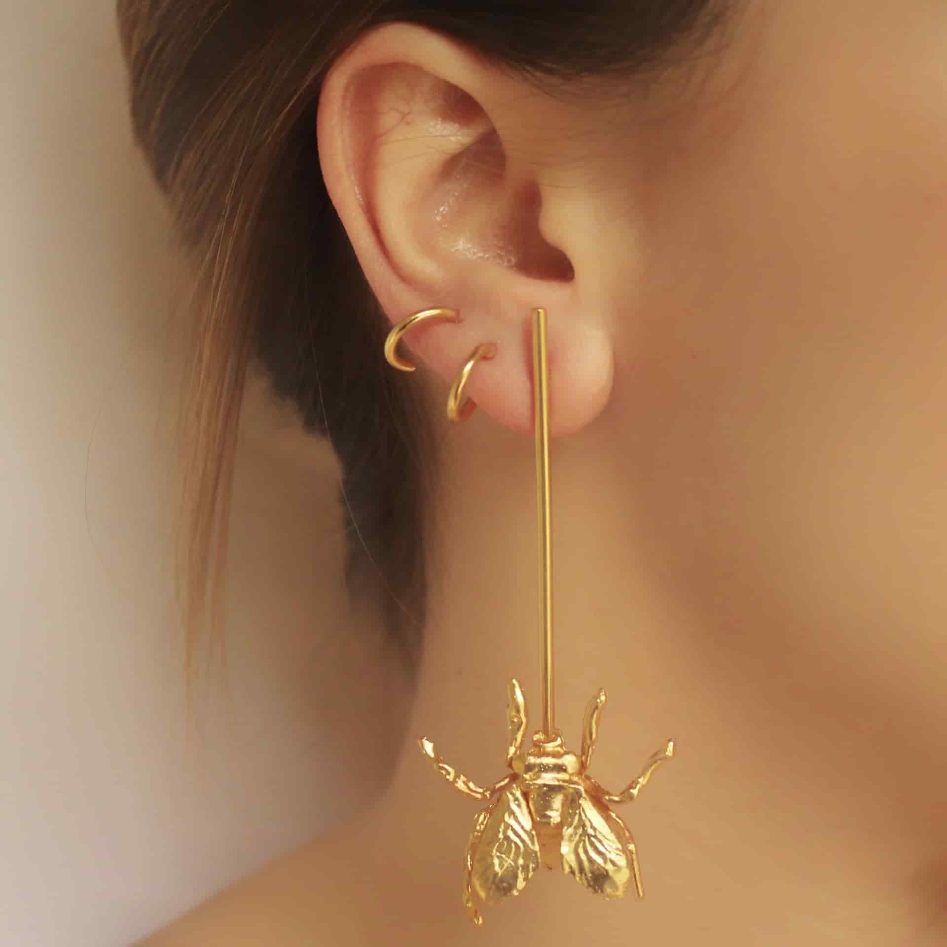 Aretes largos con mosca grande - miniatura 3