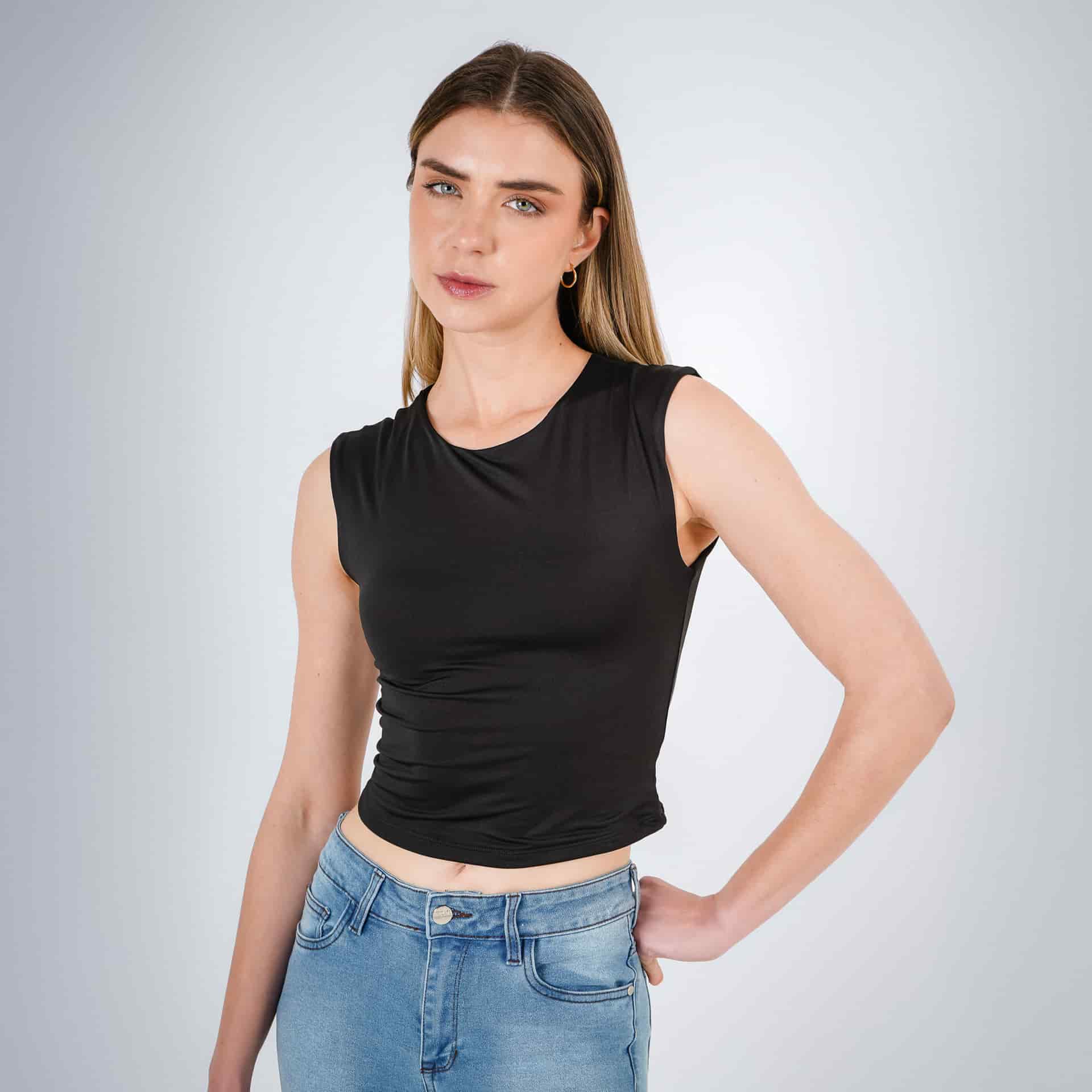 Camiseta crop básica cuello redondo manga sisa - miniatura 15