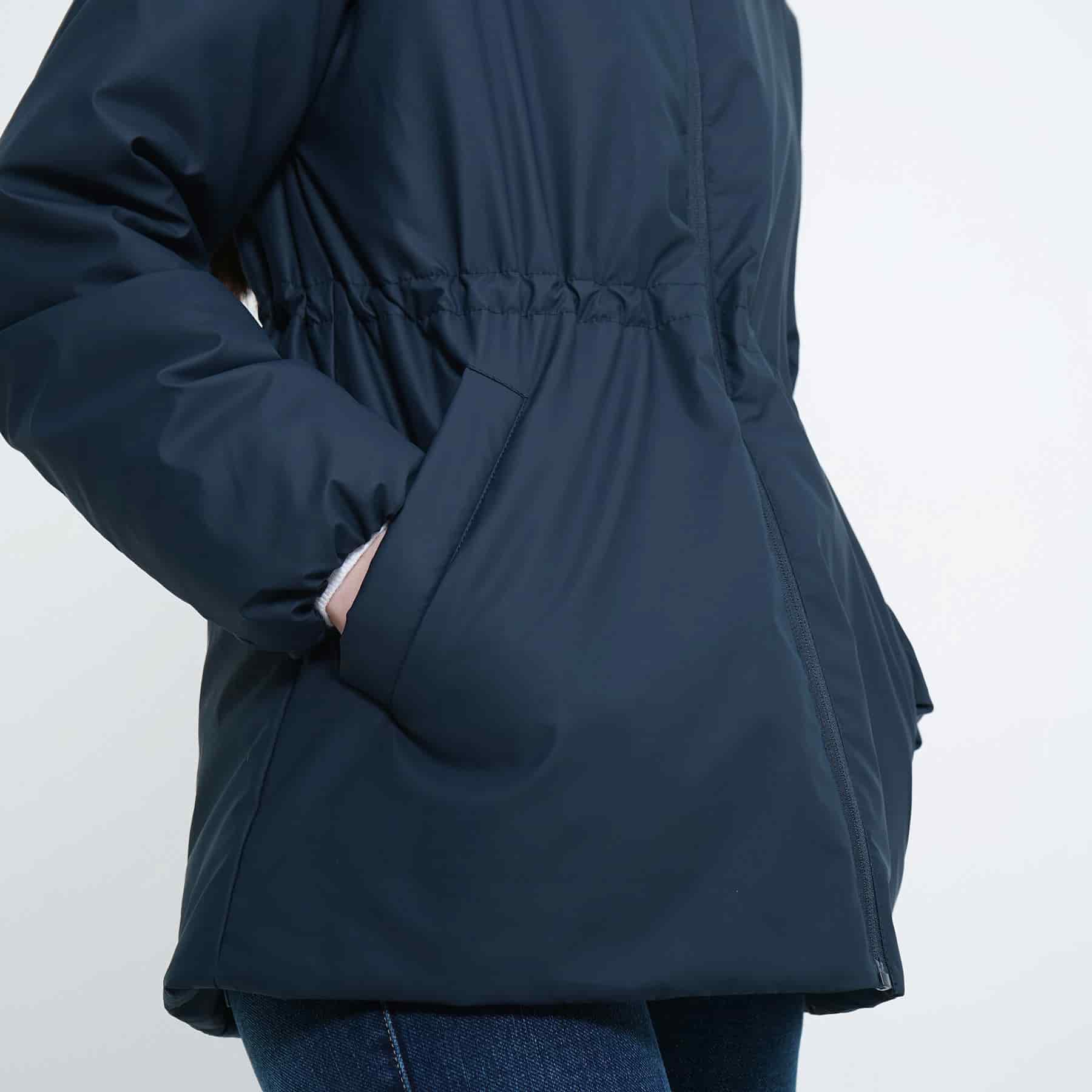 Chaqueta acolchada con capucha y ajuste en cintura - miniatura 7