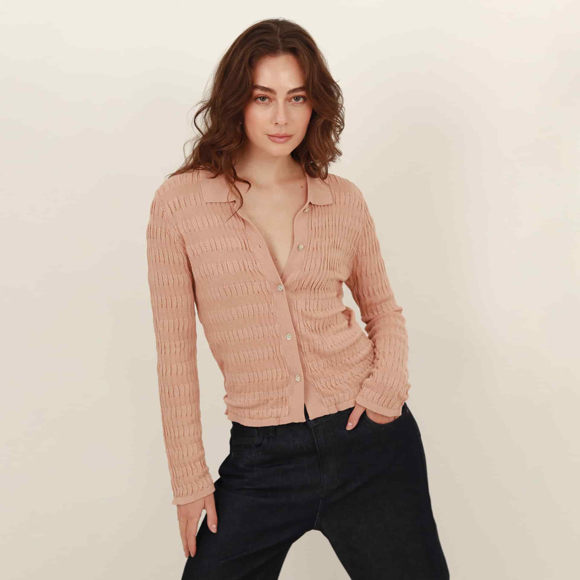 Sweater cárdigan corto cuello camisero con textura - miniatura 6