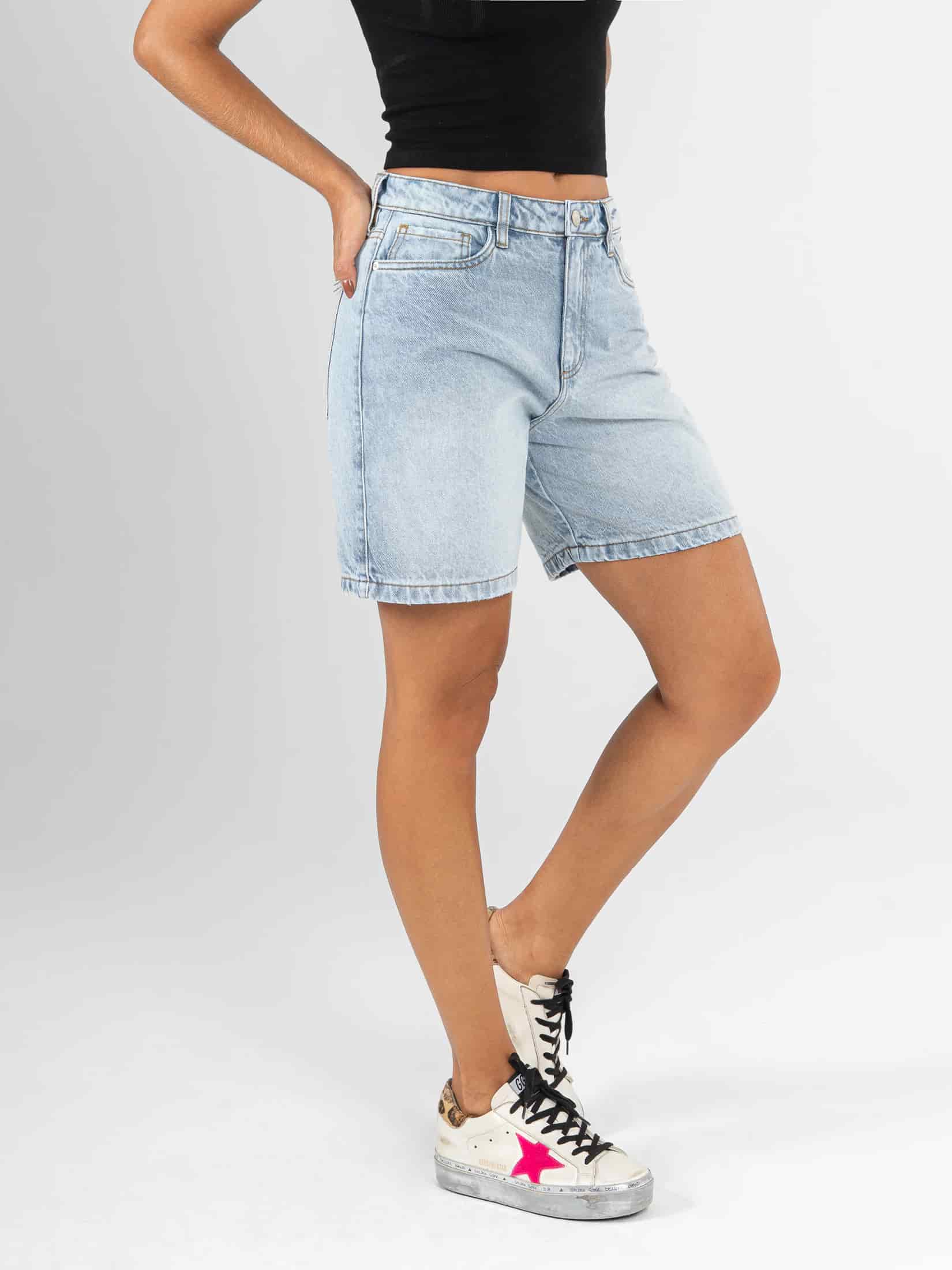 Ref: 066454 Bermuda en denim, rígido, tiro alto, tono azul claro. - miniatura 4