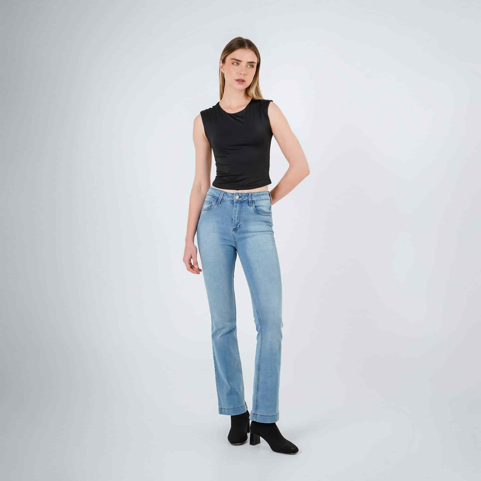 Camiseta crop básica cuello redondo manga sisa - miniatura 13