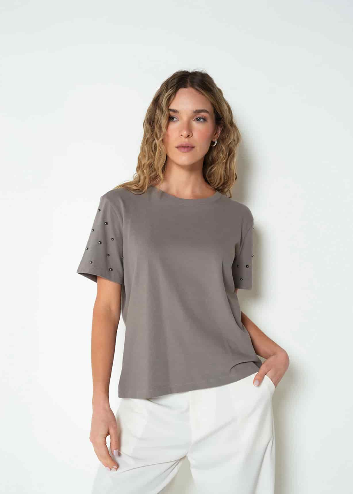 Camiseta con taches en mangas - miniatura 1