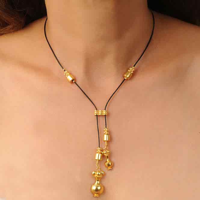 Collar Cuero Negro Corbata dos Dijes Medianos Poporo Quimbaya - miniatura 2