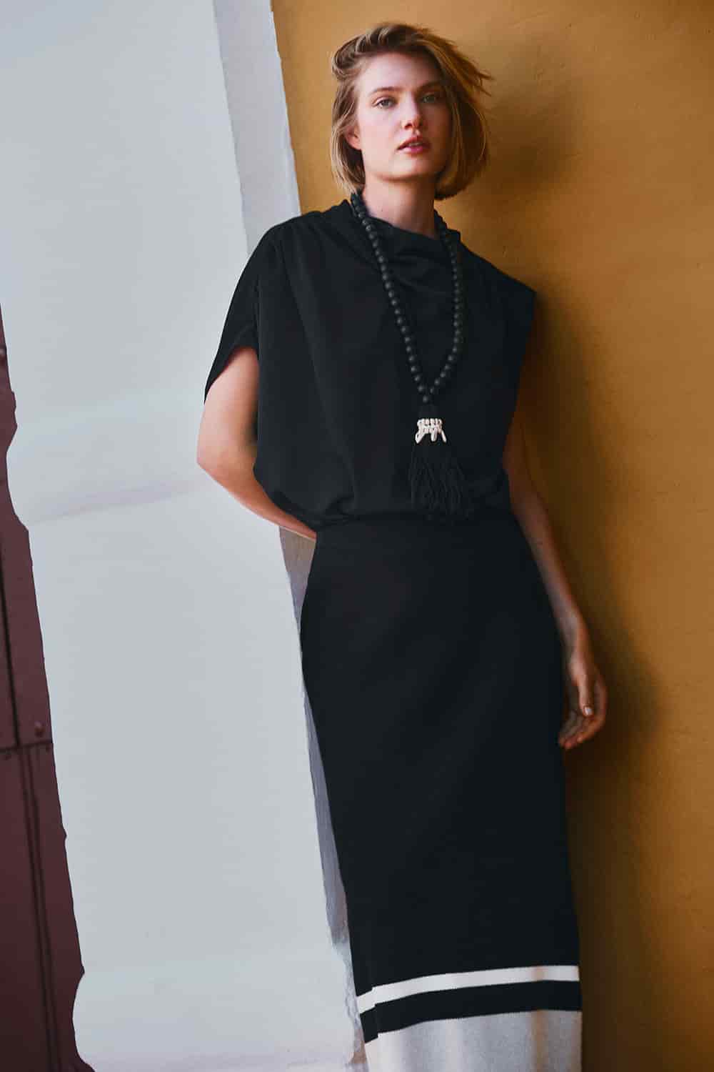 Falda vesta ivory negro - miniatura 1