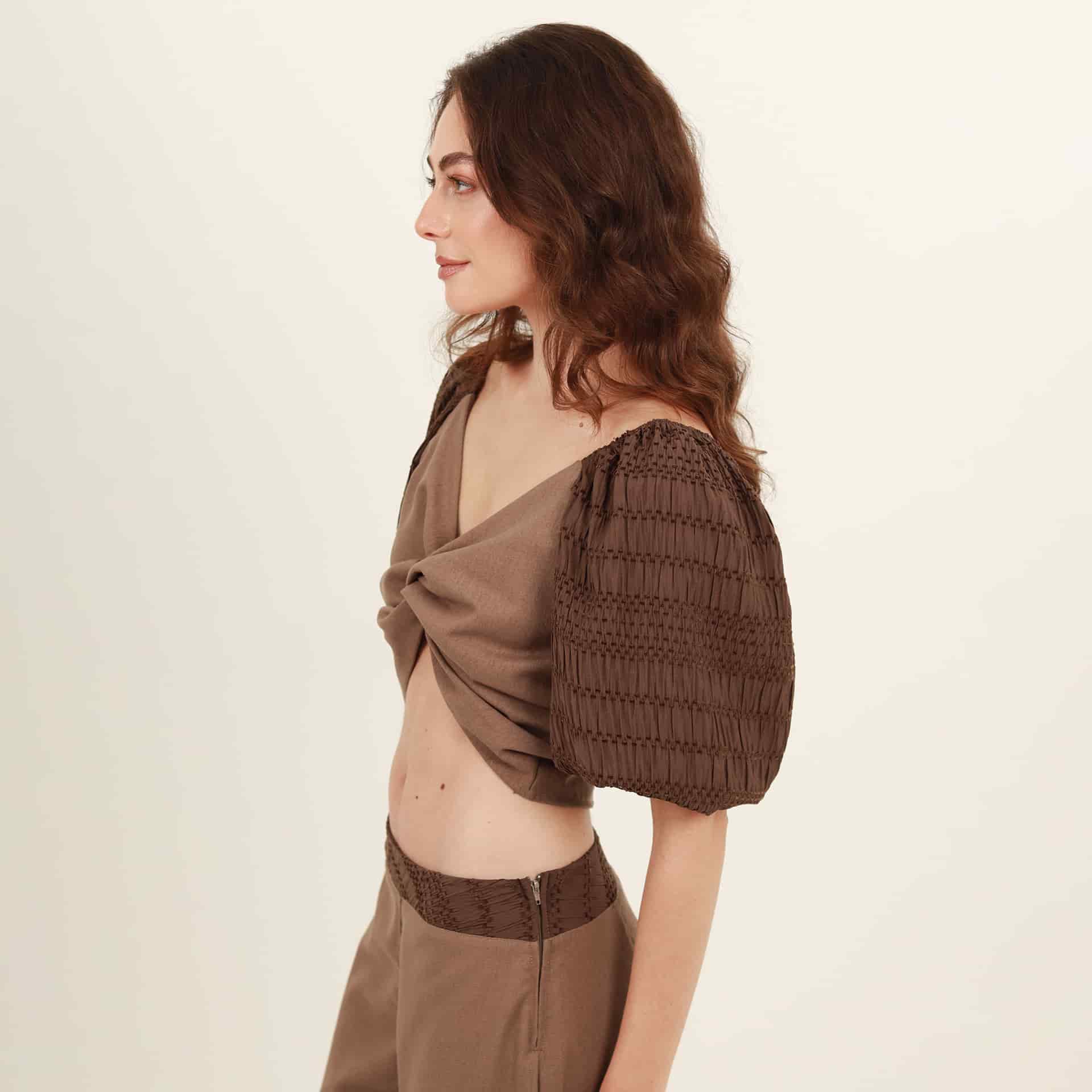 Blusa crop cuello nudo manga corta ranglán - miniatura 3