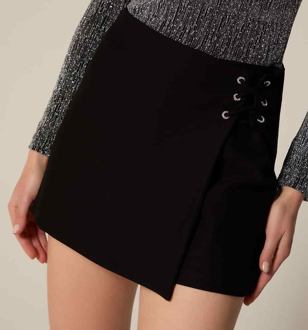 Falda short con cruce de tiras - miniatura 7