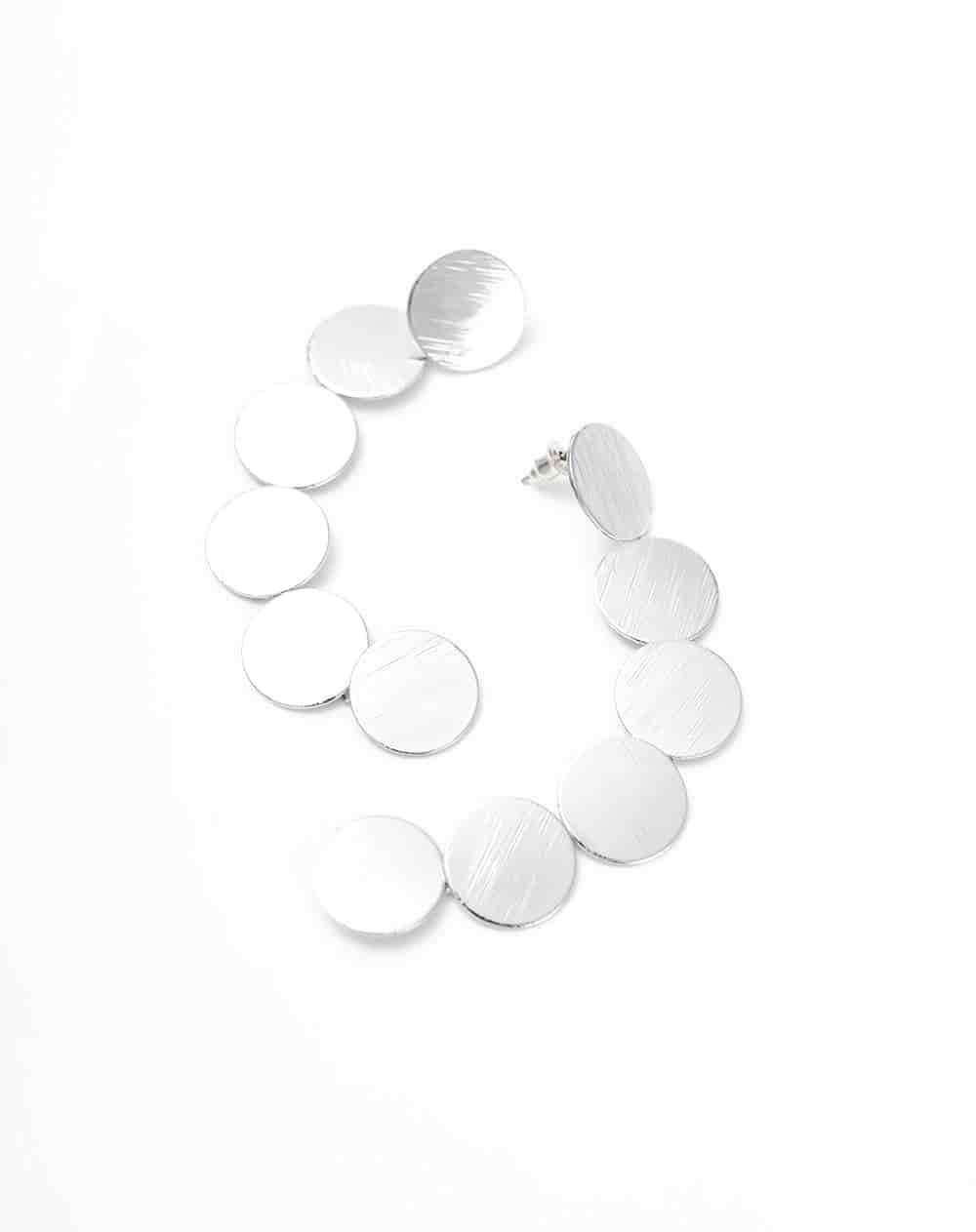 Aretes largos círculos metálicos plateado mujer - miniatura 1