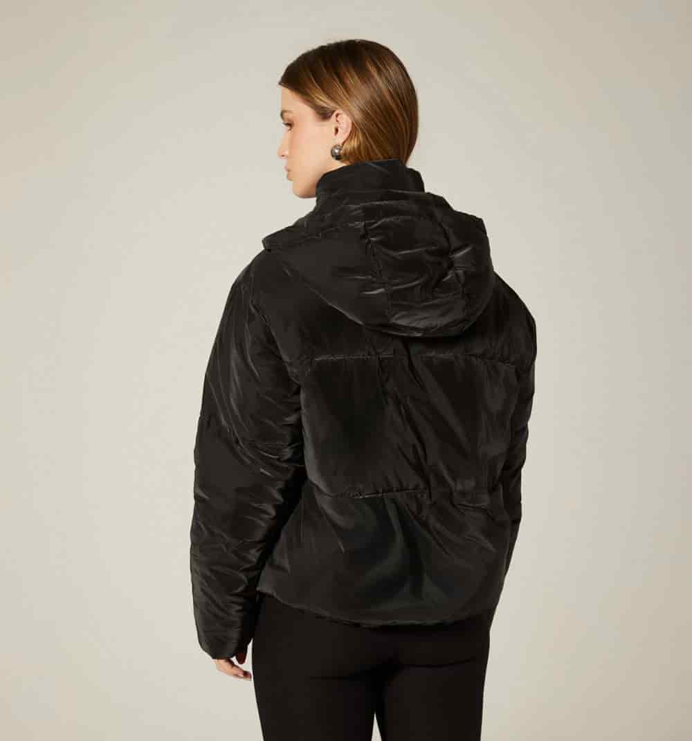 Chaqueta acolchada con capucha - miniatura 10
