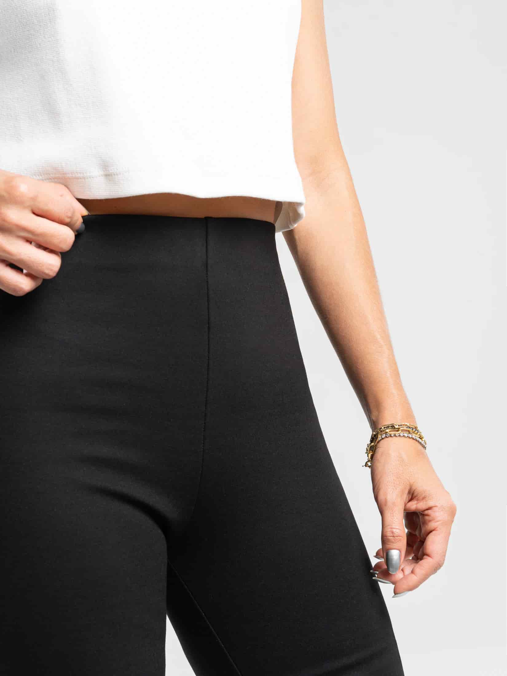 Ref: 0610721 Pantalón flare stretch, tipo legging, tiro alto, tono negro, detalle abertura al costado. - miniatura 4