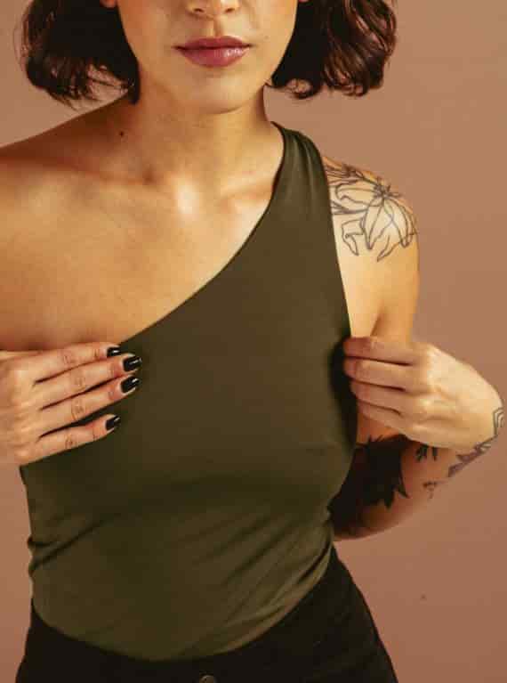 BLUSA ASIMÉTRICA VERDE OLIVO - miniatura 4