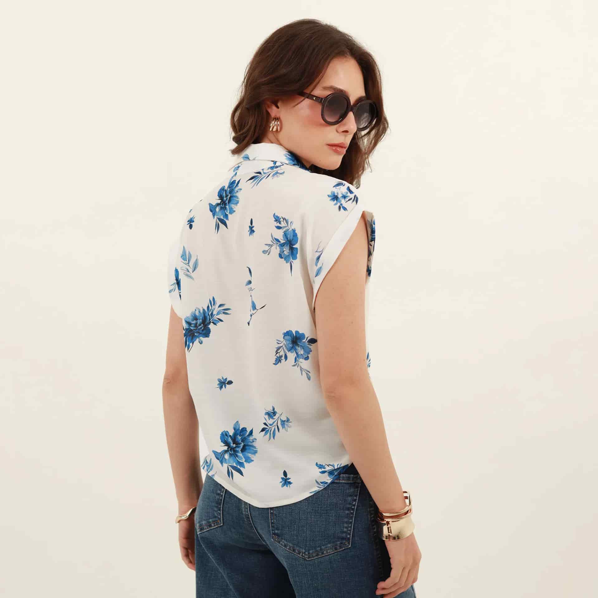 Blusa estampada abierta cuello sport manga corta rodada - miniatura 10