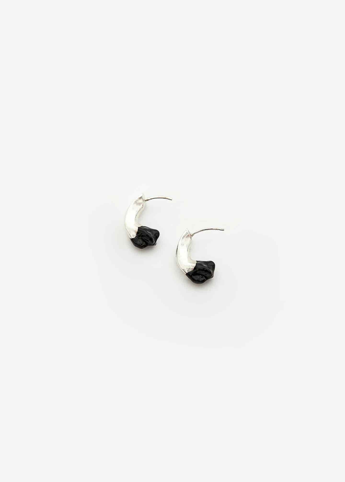 Mini Petal Curve Stud Plata Negro - miniatura 2