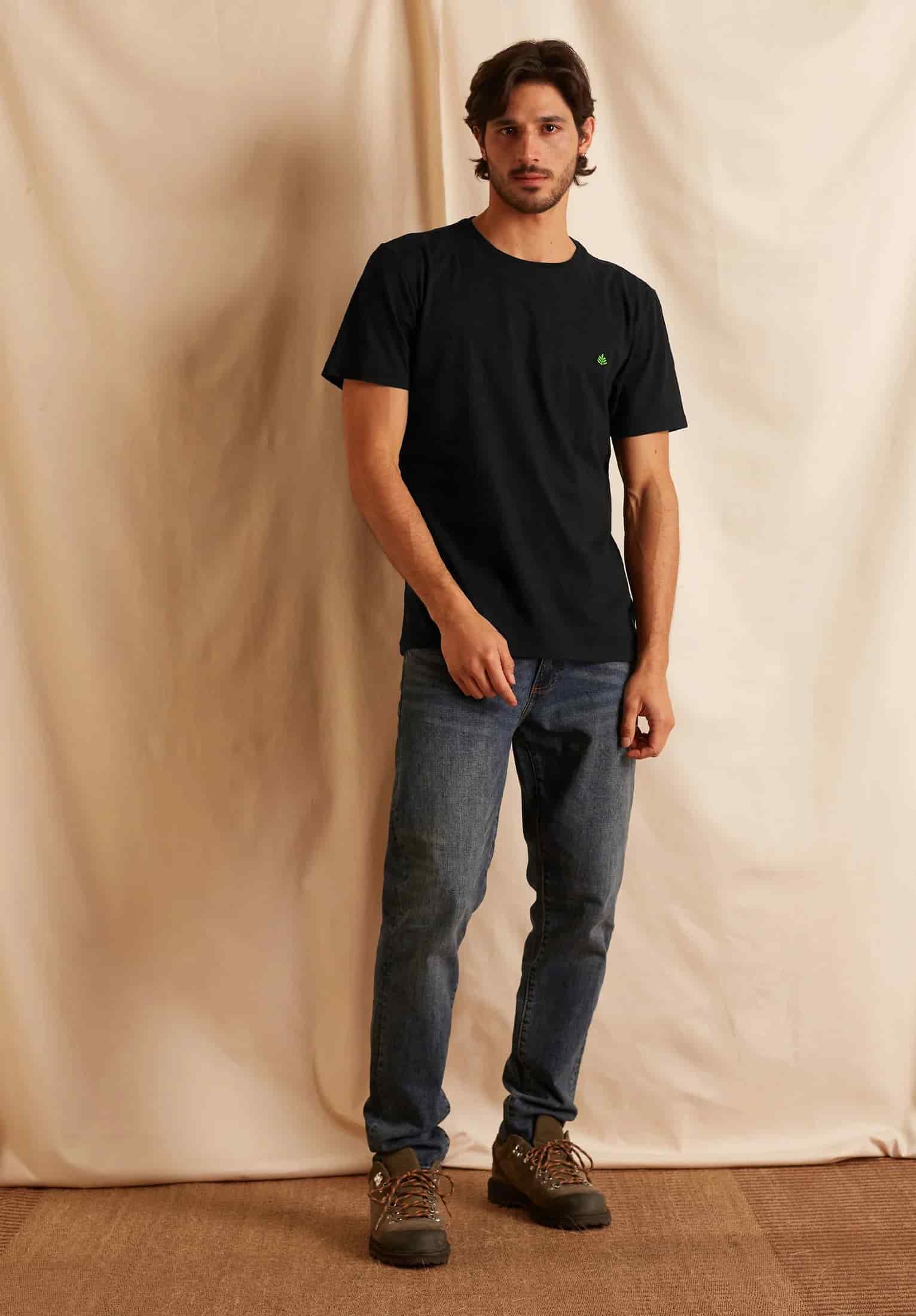 Camiseta Negra - miniatura 3