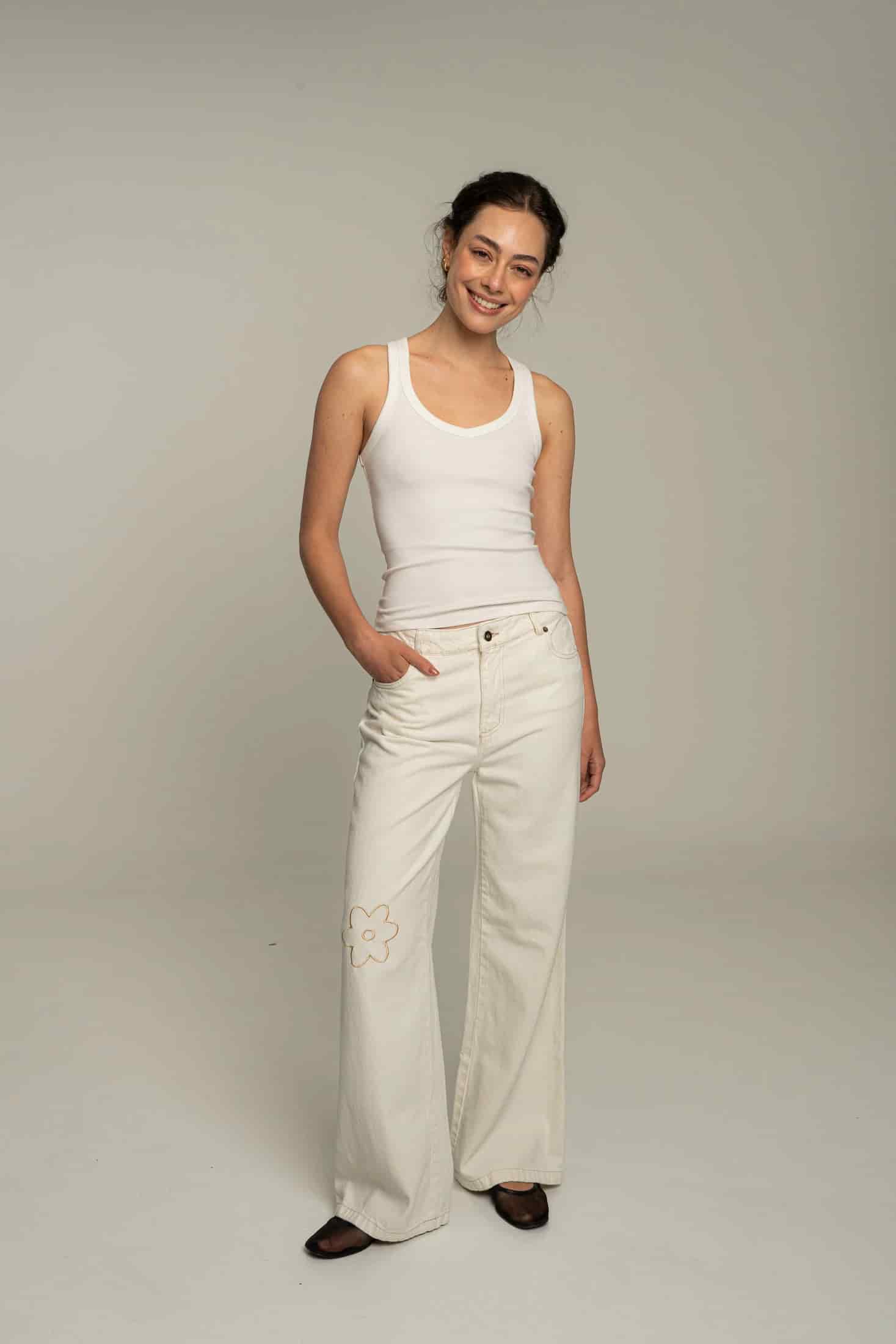 Jeans Flor Bordada Crudo - miniatura 10