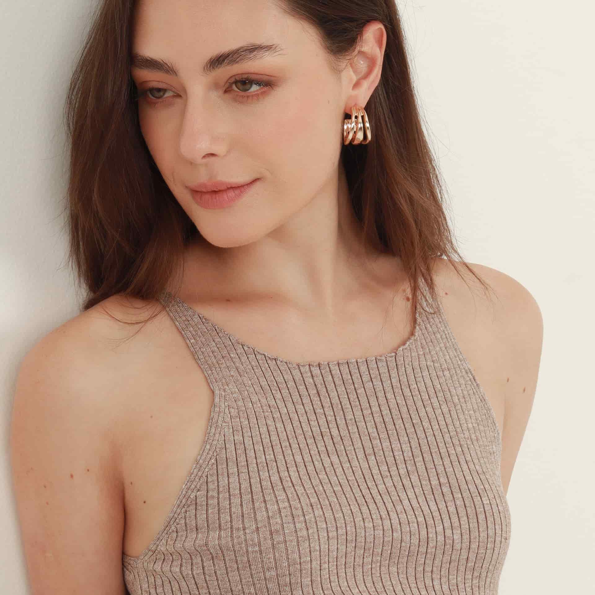 Blusa top cuello redondo con tirantes finos - miniatura 5